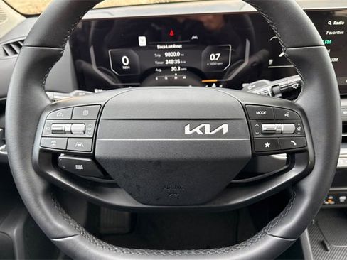 Certified 2025 Kia K4 EX image 28