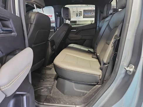 Used 2024 Chevrolet Colorado ZR2 w/ ZR2 Convenience Package III AWD/4WD image 4