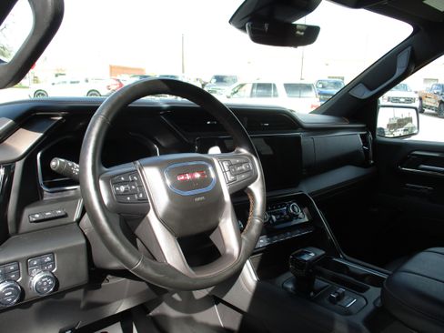 Used 2025 GMC Sierra 1500 AT4 w/ AT4 Premium Package AWD/4WD image 13