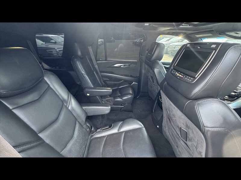Used 2017 Cadillac Escalade Platinum AWD/4WD image 16