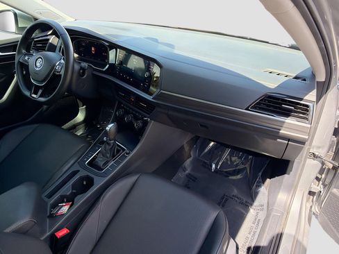 Used 2019 Volkswagen Jetta SEL w/ Cold Weather Package FWD image 13