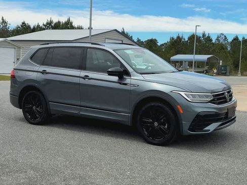 Used 2022 Volkswagen Tiguan SE R-Line AWD/4WD image 2