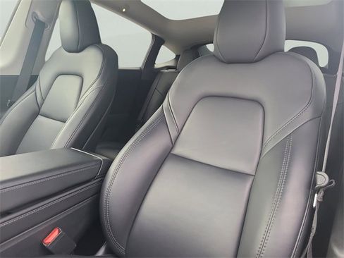 Used 2023 Tesla Model Y Long Range image 23