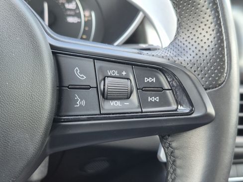 Used 2022 Alfa Romeo Giulia Veloce RWD image 37