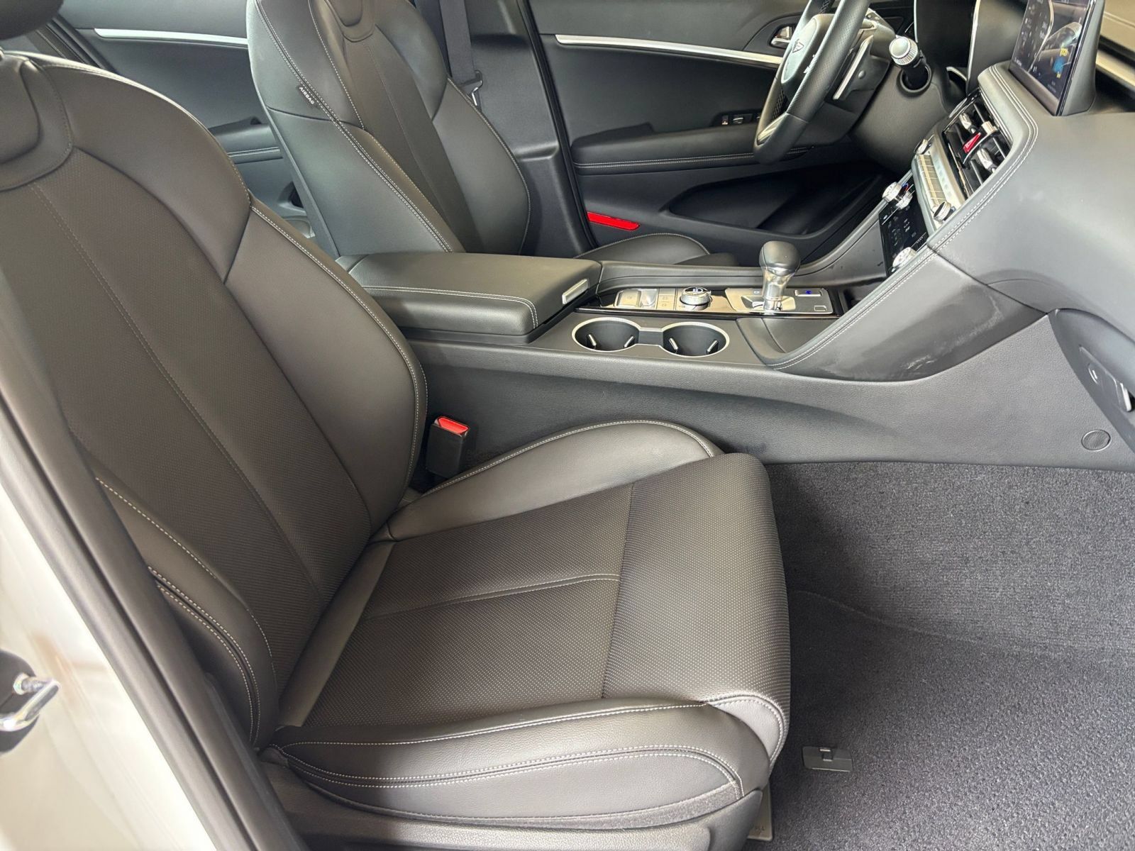 Used 2026 Genesis G70 2.5T RWD image 37