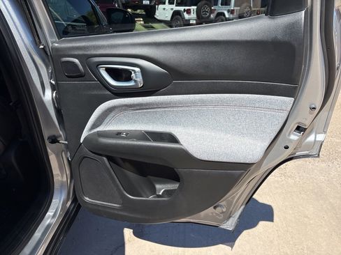Used 2023 Jeep Compass Latitude w/ Sun and Sound Group AWD/4WD image 21