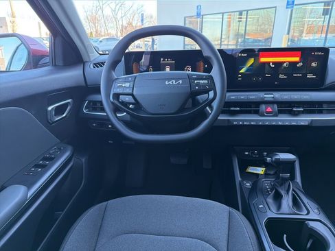 New 2025 Kia K4 LXS image 25