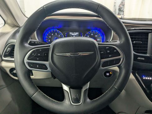 Certified 2023 Chrysler Voyager LX FWD image 13