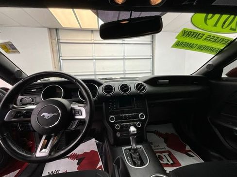 Used 2019 Ford Mustang Coupe RWD image 4
