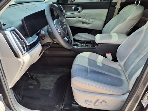 Used 2024 Kia Sorento SX FWD image 12
