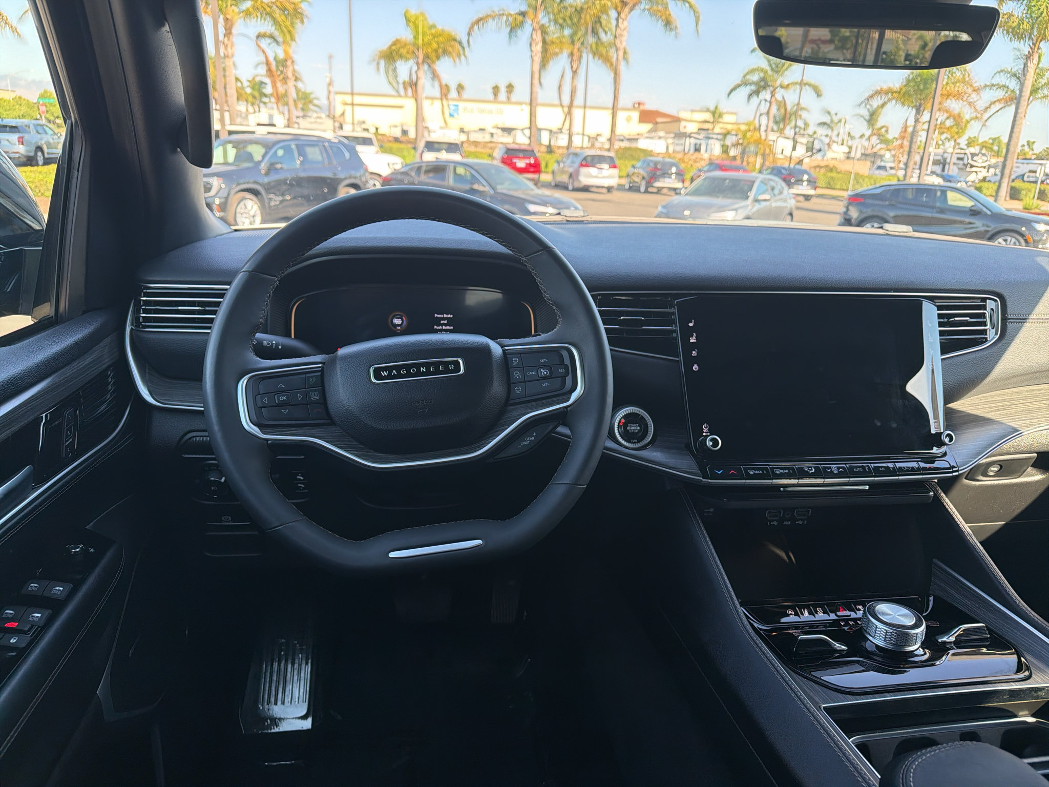 Used 2024 Jeep Wagoneer L Series III w/ Flexible Seating Group AWD/4WD image 9