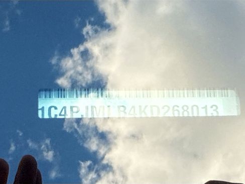 Used 2019 Jeep Cherokee Latitude Plus w/ Comfort/Convenience Group image 41