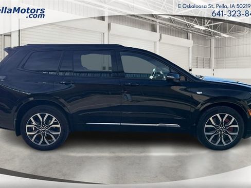 Used 2024 Cadillac XT6 Sport image 2