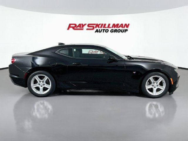 Used 2022 Chevrolet Camaro LT RWD image 5