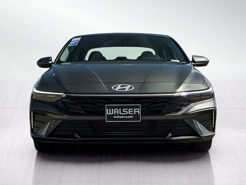 New 2026 Hyundai Elantra SE FWD image 2