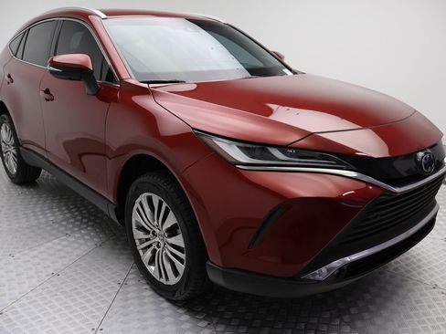 Used 2024 Toyota Venza Limited image 6