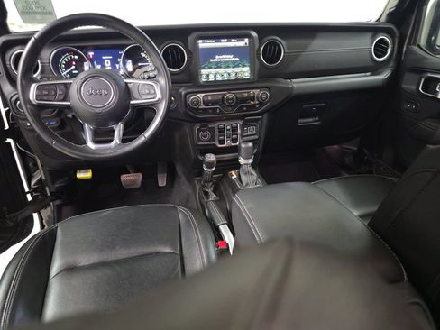 Used 2022 Jeep Wrangler Unlimited Sahara AWD/4WD image 6