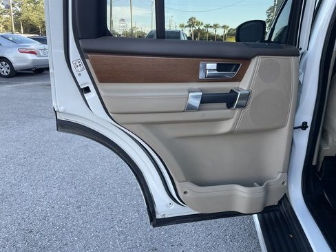 Used 2016 Land Rover LR4 HSE AWD/4WD image 45