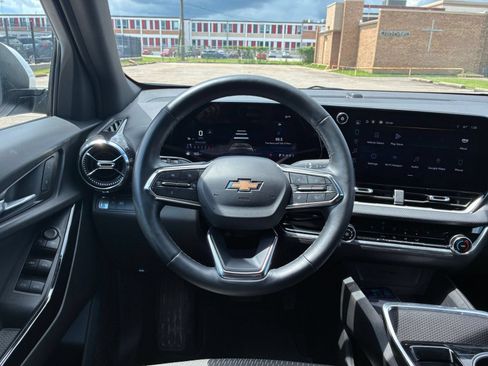 Used 2025 Chevrolet Equinox LT FWD image 33