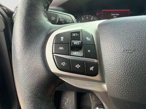 Used 2022 Ford Explorer XLT w/ Equipment Group 202A AWD/4WD image 30