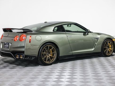 Used 2021 Nissan GT-R Premium image 6