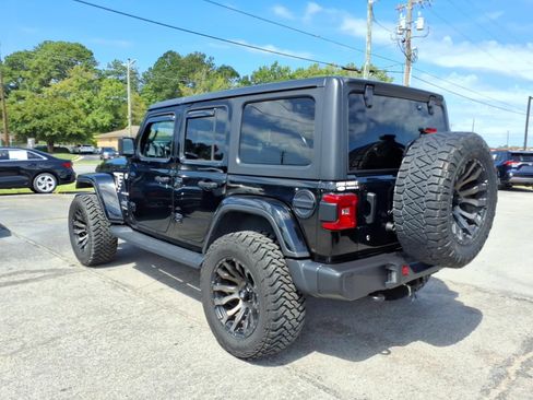 Used 2020 Jeep Wrangler Unlimited Sahara w/ Dual Top Group AWD/4WD image 3