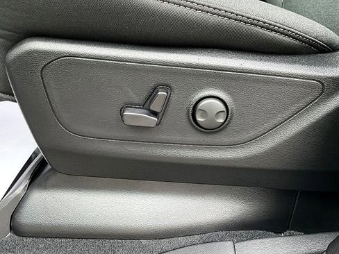 New 2026 RAM 1500 4x4 Crew Cab image 16