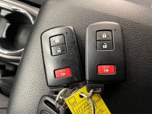 Used 2019 Toyota Tacoma TRD Off-Road image 22