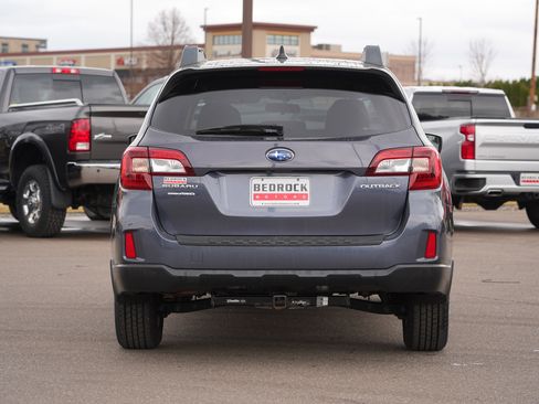 Used 2017 Subaru Outback 2.5i Premium image 4