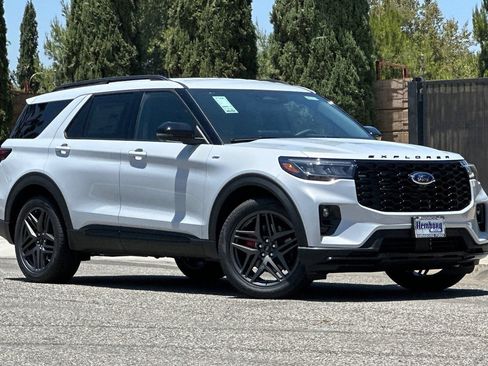 New 2026 Ford Explorer ST-Line w/ ST-Line Street Pack RWD image 2