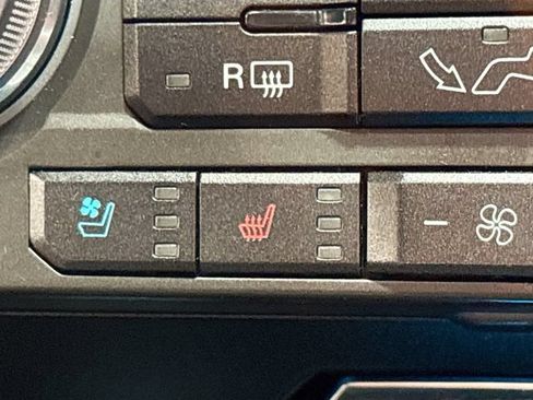Used 2018 Ford F150 Lariat w/ Equipment Group 502A Luxury AWD/4WD image 17
