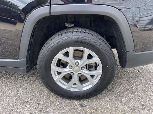 Used 2023 Jeep Grand Cherokee L Limited RWD image 9