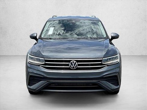 Used 2023 Volkswagen Tiguan SE FWD image 3