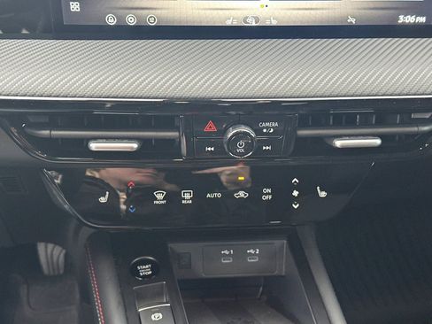 New 2026 Nissan Kicks SR w/ Cold Weather Package FWD image 29