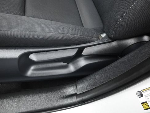 Used 2025 Toyota Corolla LE FWD image 21