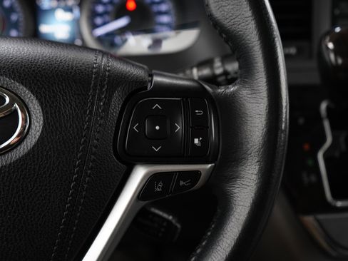 Used 2019 Toyota Sienna XLE w/ XLE Navigation Package AWD/4WD image 29