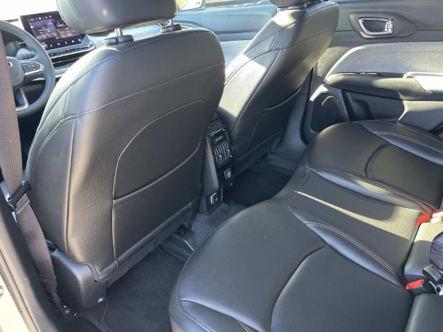 Used 2023 Jeep Compass Latitude AWD/4WD image 21