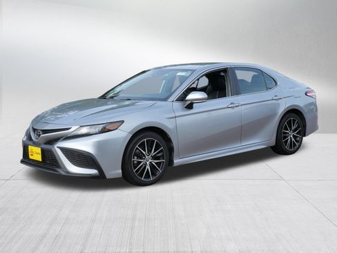 Certified 2023 Toyota Camry SE FWD image 3