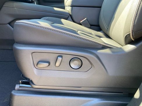 New 2025 Chevrolet Suburban Premier image 10