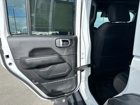 Used 2021 Jeep Wrangler Unlimited Sahara AWD/4WD image 12