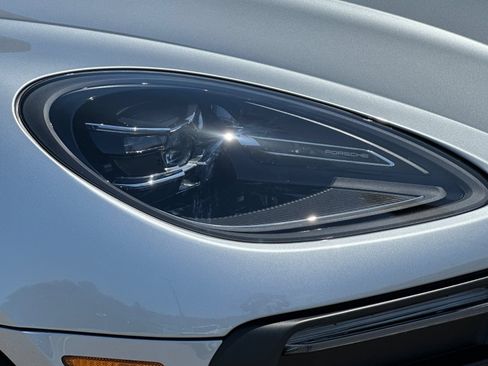 Used 2026 Porsche Macan AWD/4WD image 36