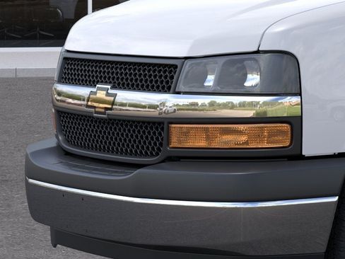 New 2026 Chevrolet Express 3500 Extended w/ Chrome Appearance Package RWD image 34