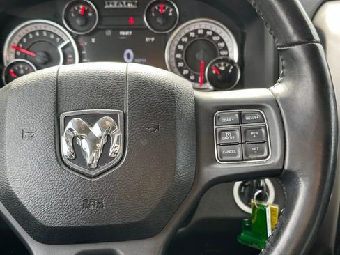 Used 2019 RAM 1500 Classic SLT w/ Luxury Group image 30