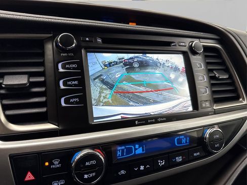 Used 2017 Toyota Highlander AWD V6 image 30