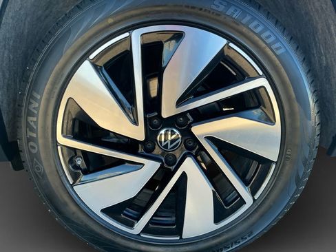 Used 2025 Volkswagen Atlas SE image 14