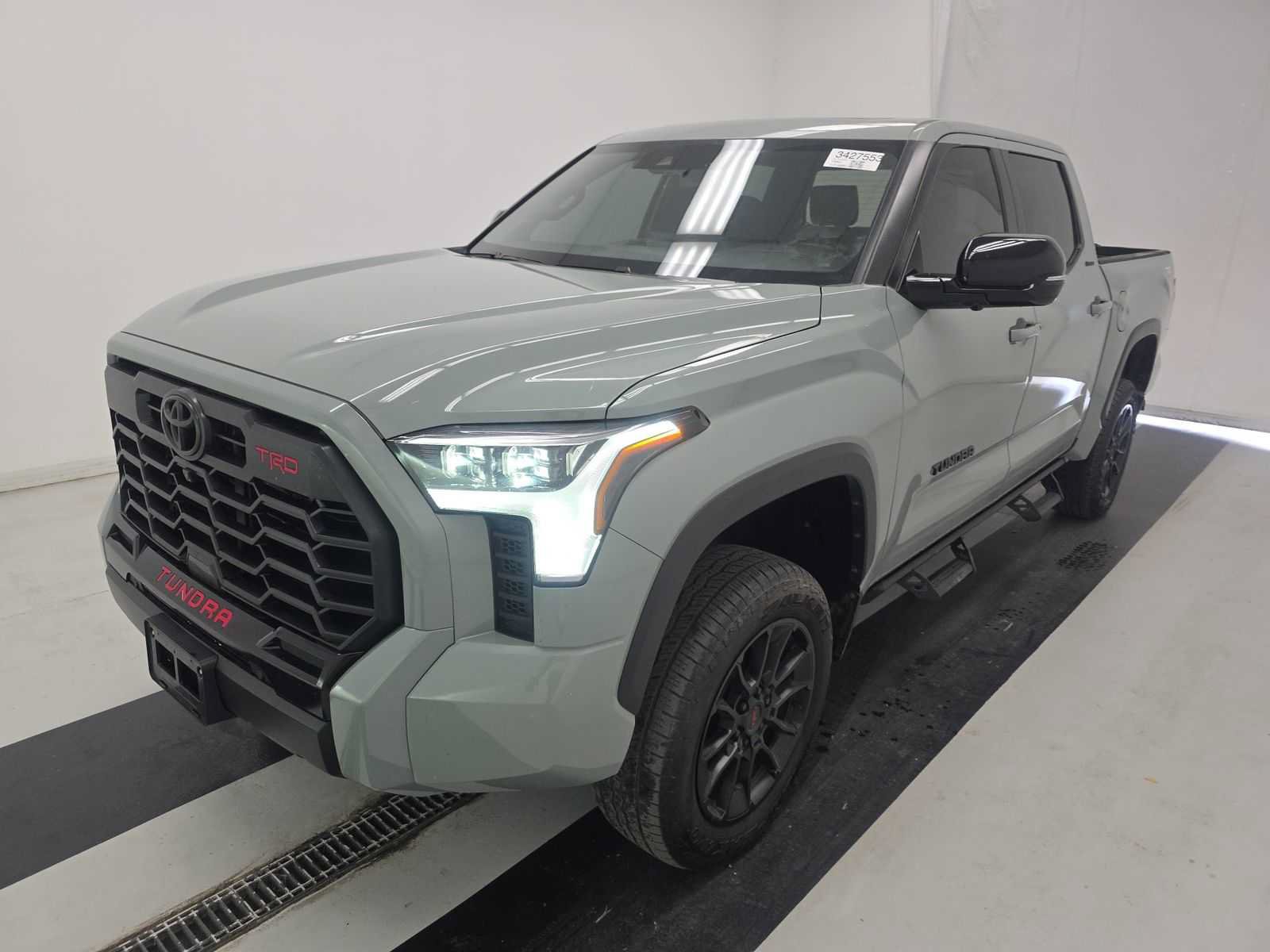 Used 2025 Toyota Tundra Limited AWD/4WD image 7