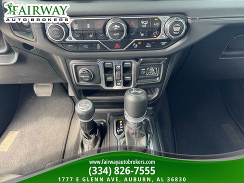 Used 2025 Jeep Wrangler Unlimited Sahara w/ Safety Group AWD/4WD image 23