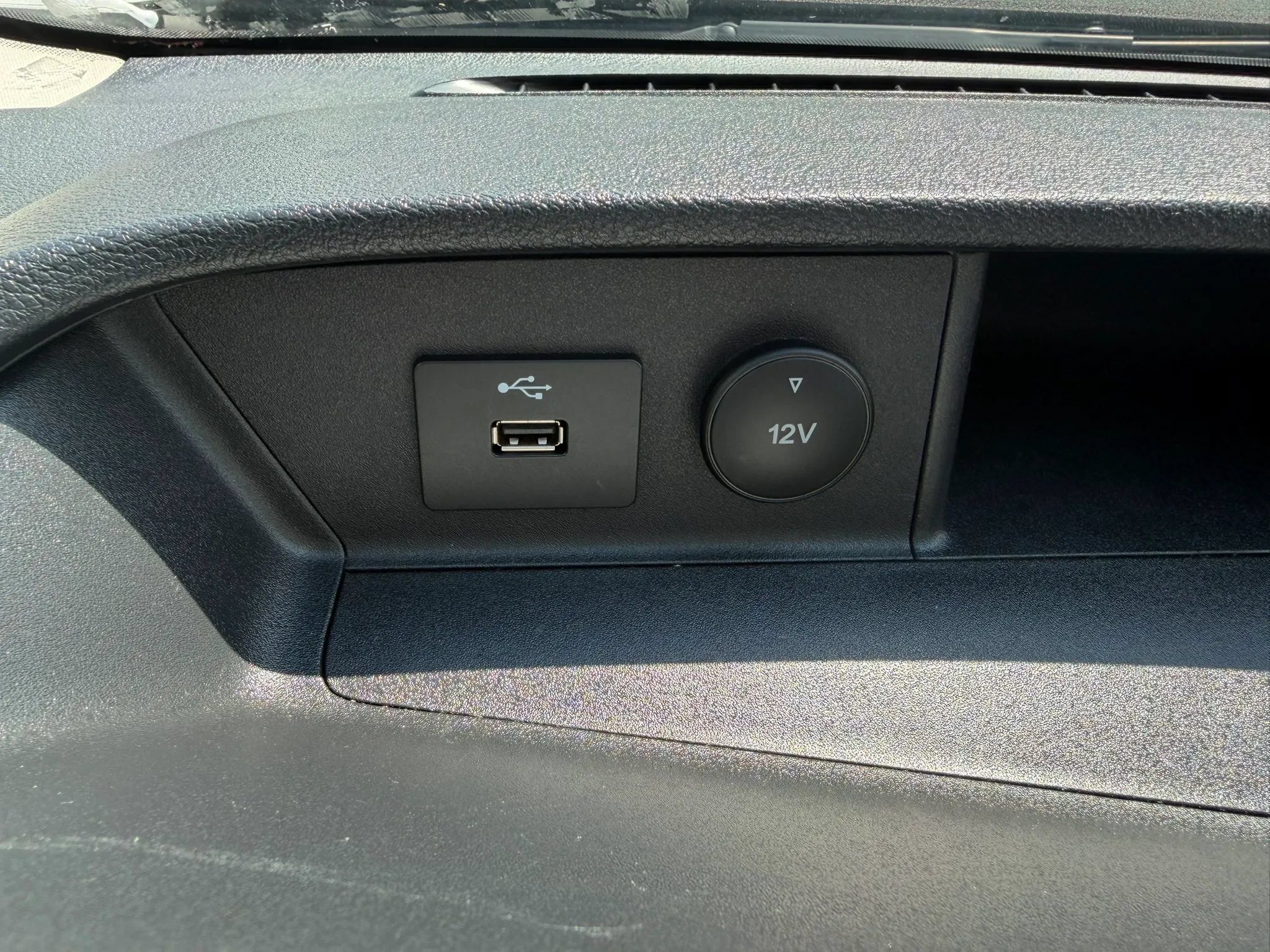 Used 2020 Ford Transit 150 RWD image 24