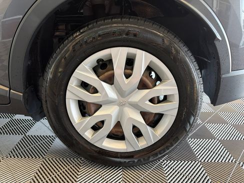 Used 2021 Toyota C-HR LE FWD image 8