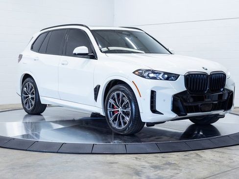 Used 2025 BMW X5 xDrive40i w/ M Sport Package image 4